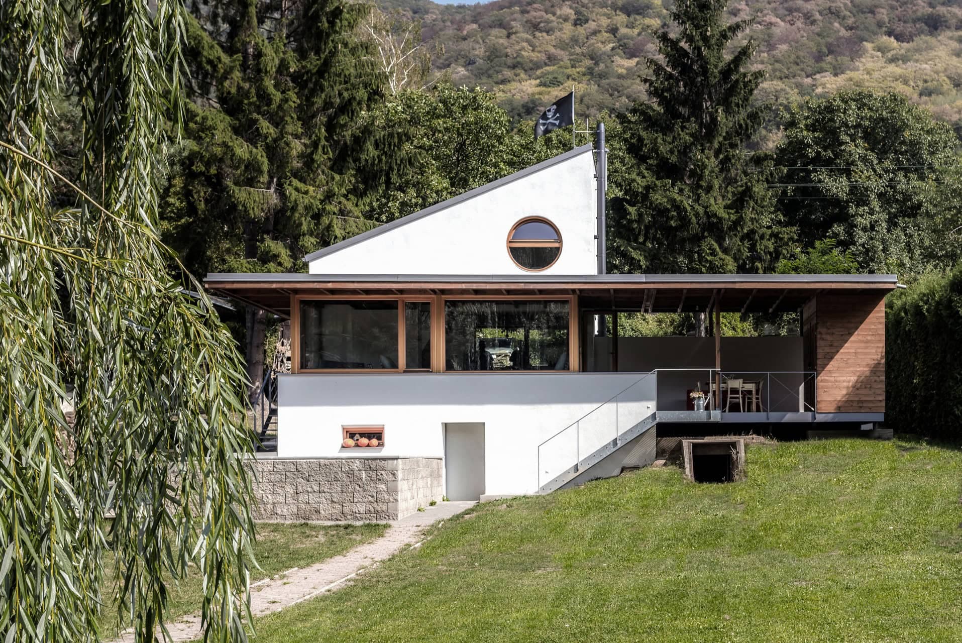 Chata u řeky Brná nad Labem – moderní rekreace | myLoci