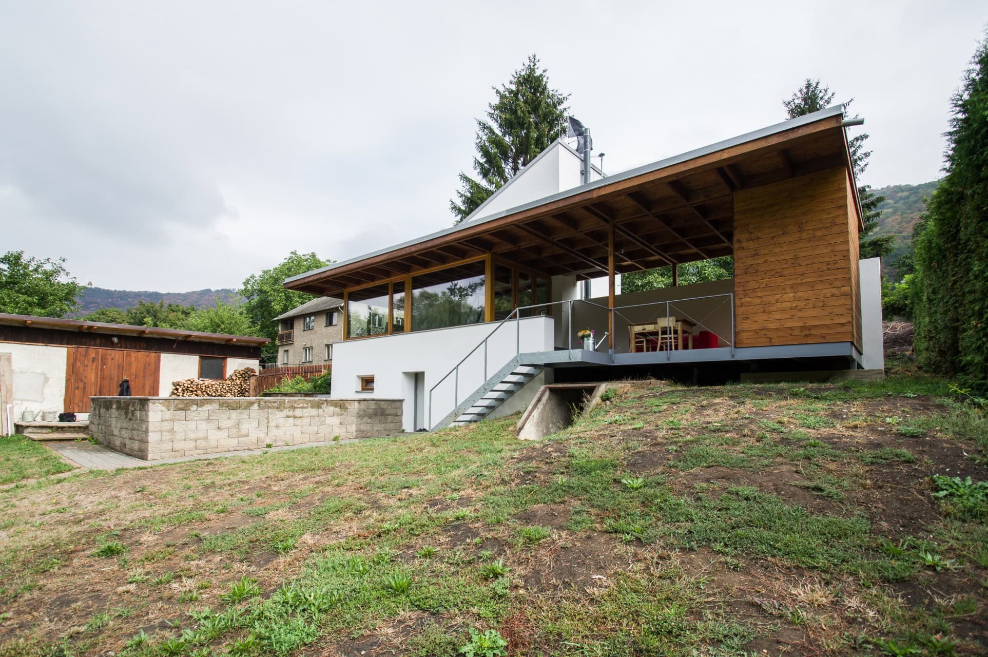 Chata u řeky Brná nad Labem – moderní rekreace | myLoci